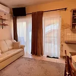 Naposdombi Apartment Orfu